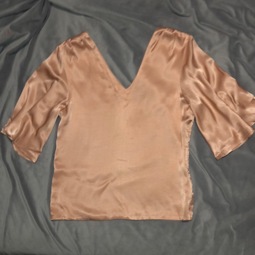 Les Heroines  Paris blush satin look flutter sleeve blouse US size 6